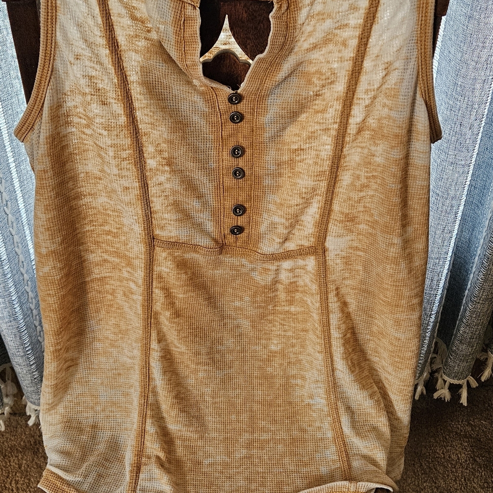 Jane and Delancey Tan Beige Waffle Knit Henley Tank Top M